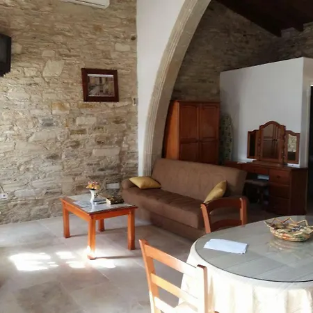 Romios * Kalavasos
