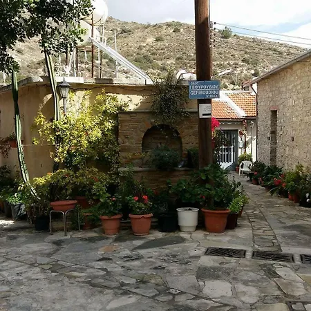 Romios *
